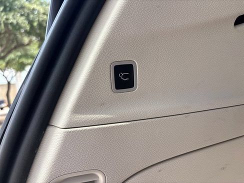 Used 2019 Chrysler Pacifica Touring-L Plus w/ Tire & Wheel Group FWD image 15