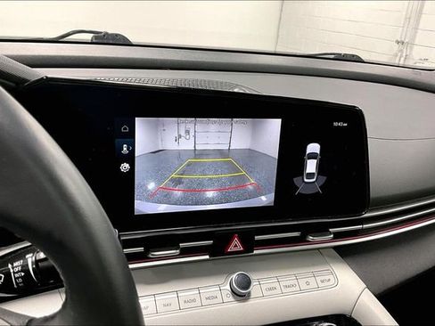 Used 2023 Hyundai Elantra Limited FWD image 15