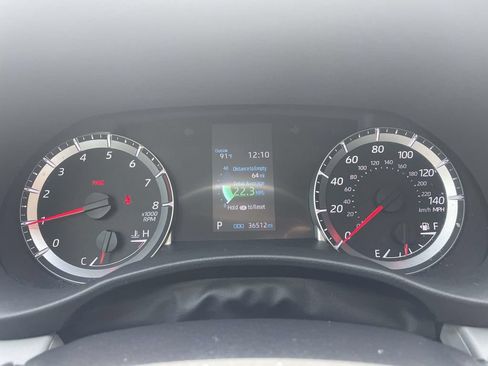 Used 2021 Toyota Highlander LE FWD image 22