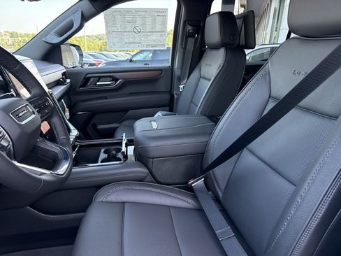 New 2026 GMC Yukon XL Denali w/ Denali Reserve Package AWD/4WD image 5
