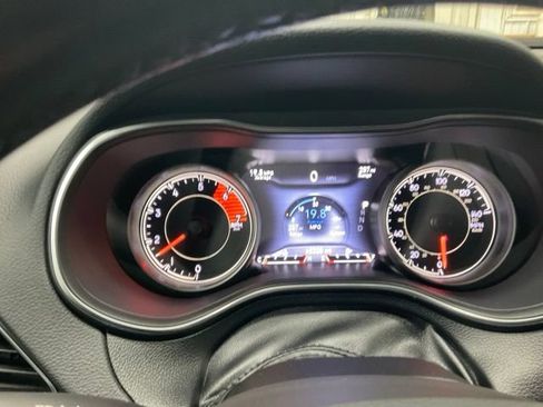 Used 2020 Jeep Cherokee Trailhawk w/ Cold Weather Group AWD/4WD image 10