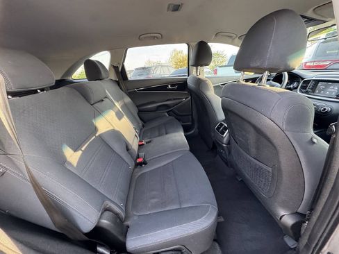 Used 2019 Kia Sorento L FWD image 9