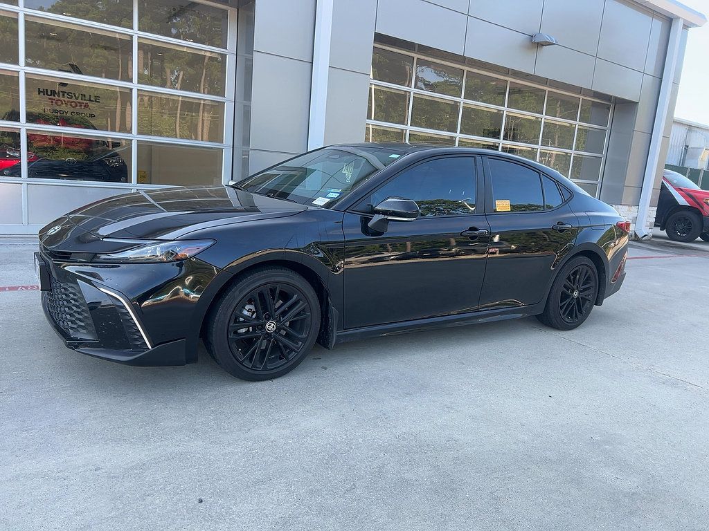 Certified 2025 Toyota Camry SE FWD image 5