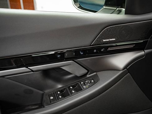 Certified 2025 BMW 530i xDrive image 25