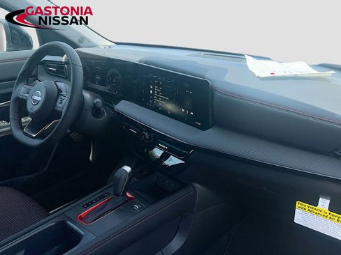 Used 2026 Nissan Kicks SR FWD image 36