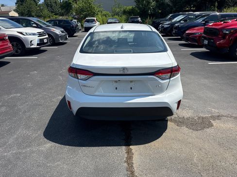 Used 2025 Toyota Corolla LE FWD image 2