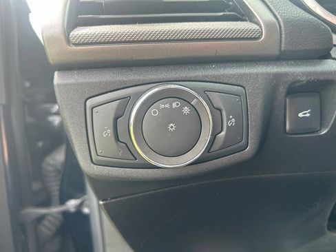 Used 2020 Ford Fusion SE FWD image 10