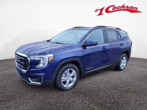 Certified 2022 GMC Terrain SLE w/ Driver Convenience Package image 4