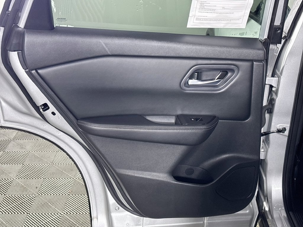 Used 2024 Nissan Rogue SV AWD/4WD image 18