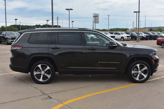 Used 2023 Jeep Grand Cherokee L Limited AWD/4WD image 4
