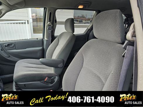 Used 2007 Chrysler Town & Country Touring image 21