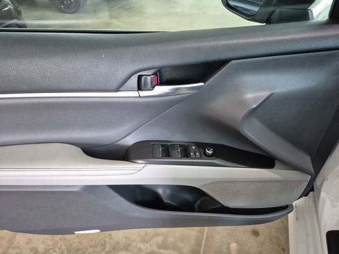 Used 2022 Toyota Camry XLE image 18