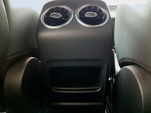 Used 2022 Mercedes-Benz GLB 250 w/ AMG Line image 33