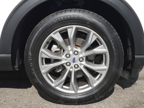 Used 2022 Ford Explorer XLT w/ Equipment Group 202A AWD/4WD image 14