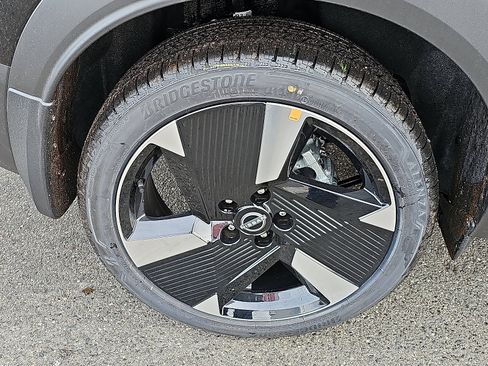 New 2026 Nissan Kicks SR w/ Cold Weather Package image 5