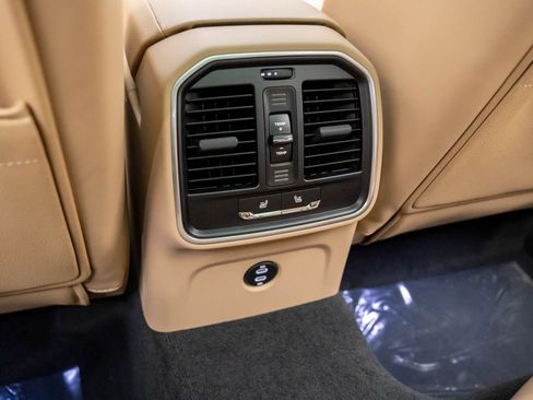 New 2026 Porsche Macan image 19