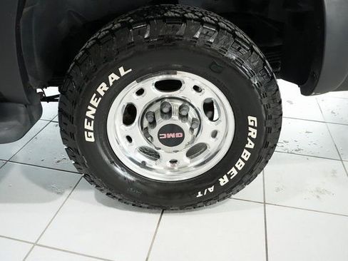 Used 2005 GMC Yukon XL 2500 SLT w/ SLT Preferred Equipment Group image 9