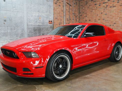 Used 2013 Ford Mustang GT Premium RWD image 3