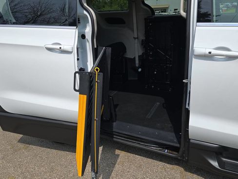 Used 2024 Chrysler Voyager LX image 25