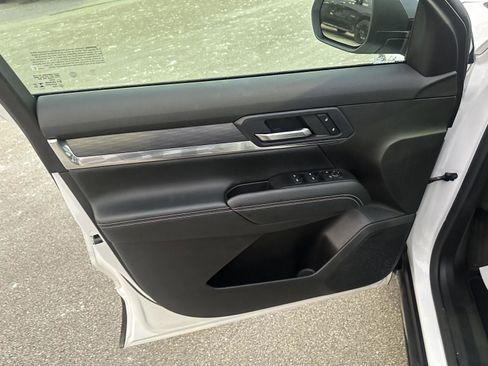 Used 2025 GMC Terrain Elevation image 26