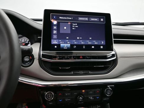 Used 2024 Jeep Compass Limited image 16