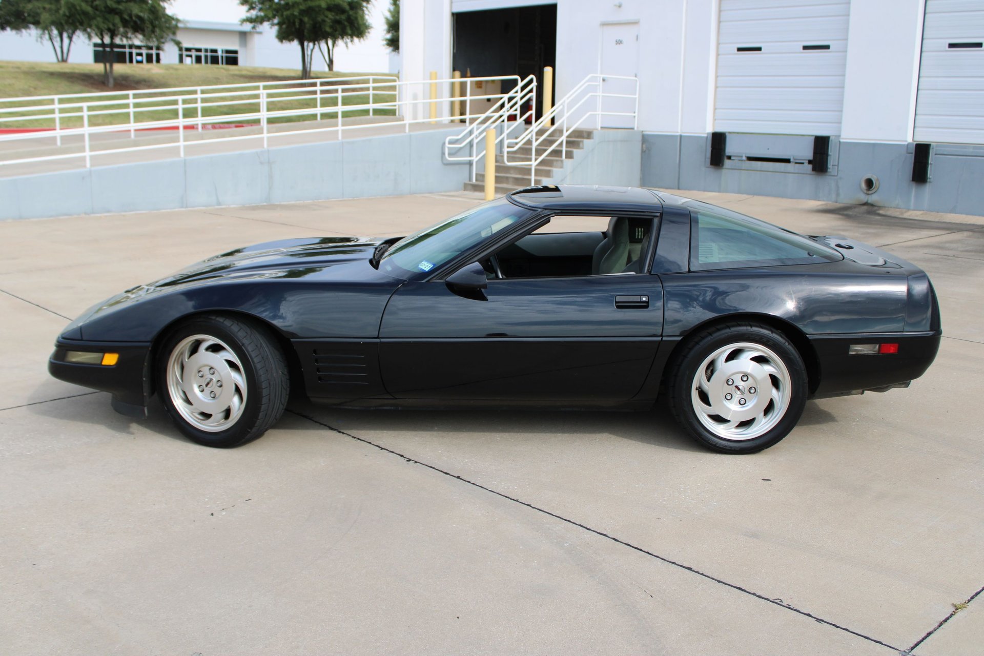 Used 1994 Chevrolet Corvette Coupe RWD image 5