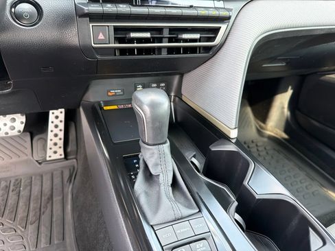 Used 2025 Toyota Camry SE w/ Convenience Package FWD image 14