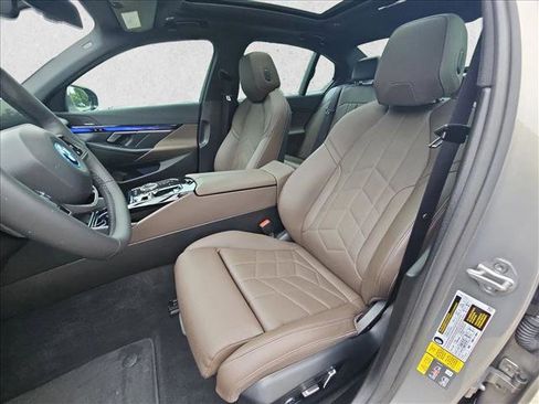 Used 2024 BMW i5 eDrive40i w/ Executive Package RWD image 17