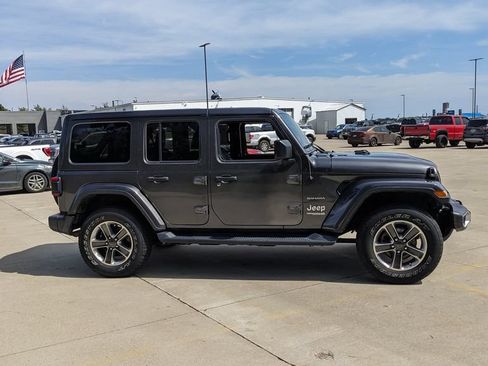 Used 2019 Jeep Wrangler Unlimited Sahara w/ Uconnect 4C Nav & Sound Group AWD/4WD image 2