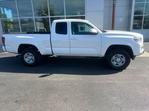 Used 2021 Toyota Tacoma SR w/ SR Convenience Package AWD/4WD image 2