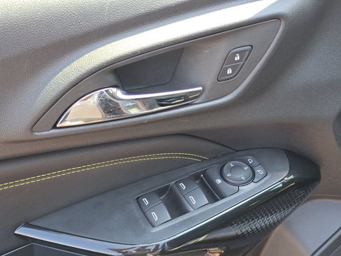 Used 2025 Chevrolet Trax LT FWD image 29