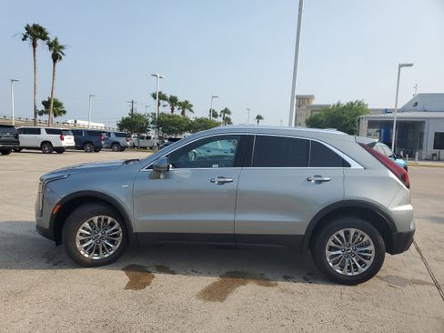 Used 2024 Cadillac XT4 Premium Luxury image 4