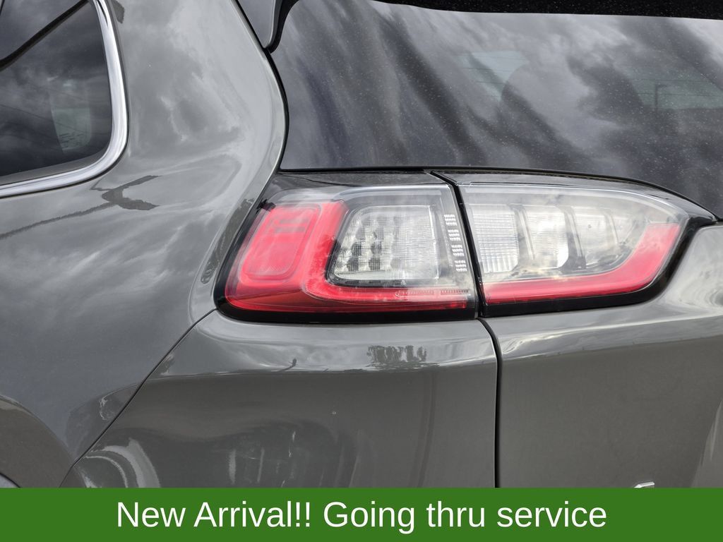 Used 2021 Jeep Cherokee Latitude Lux w/ Comfort/Convenience Group AWD/4WD image 13