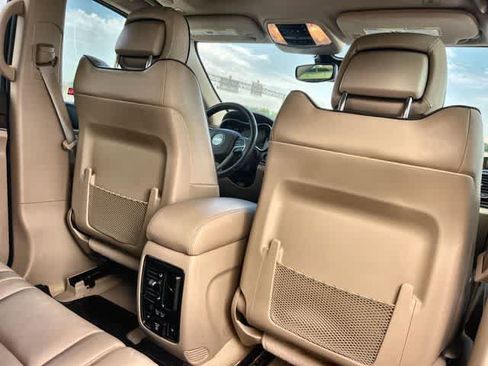 Used 2021 Jeep Grand Cherokee Overland AWD/4WD image 13