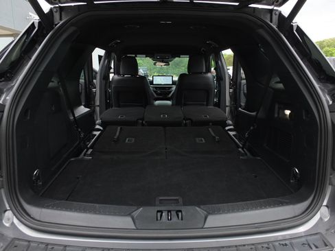 Used 2025 Ford Explorer ST-Line w/ ST-Line Street Pack AWD/4WD image 16