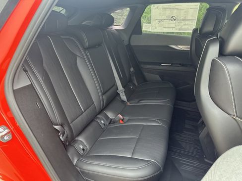 New 2025 Cadillac Optiq Sport 2 w/ LPO, Floor Liner Package image 29