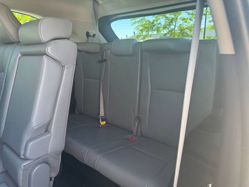 Used 2021 Toyota Highlander XLE AWD/4WD image 29