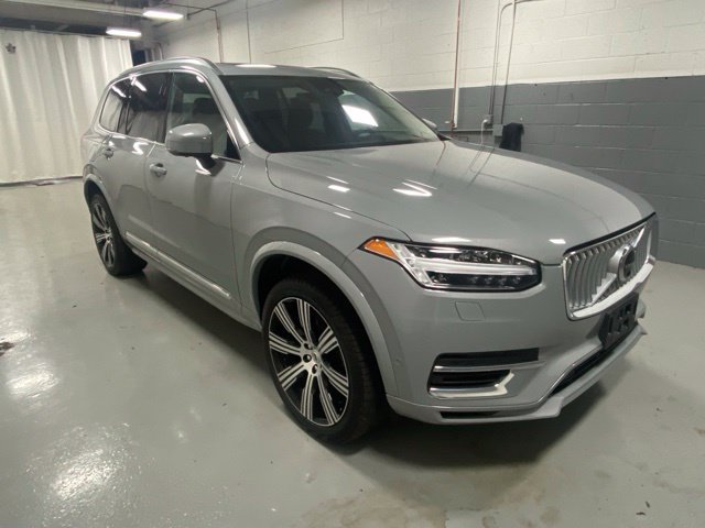 Used 2025 Volvo XC90 T8 Plus w/ Protection Package Premier AWD/4WD image 4