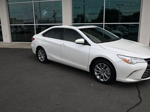 Used 2017 Toyota Camry XLE w/ Moonroof Package FWD image 6