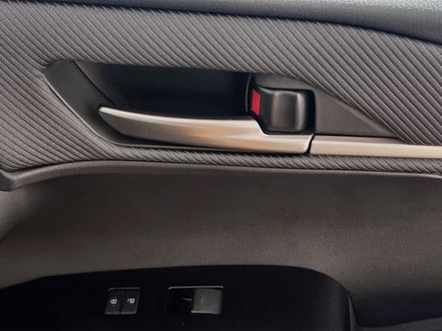 Used 2025 Toyota Camry SE FWD image 31