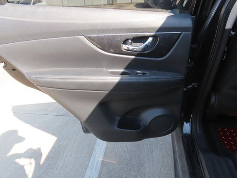 Used 2017 Nissan Rogue S AWD/4WD image 17