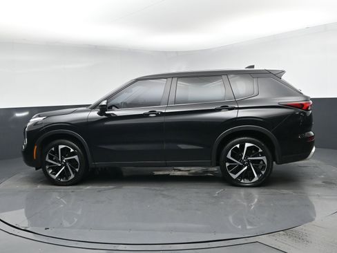 Used 2023 Mitsubishi Outlander SE image 4