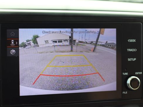 Used 2023 Kia Carnival LX FWD image 18