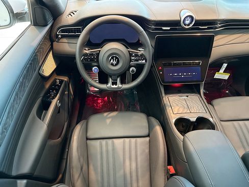 New 2025 Maserati Grecale Modena image 19