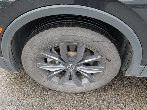 Used 2022 Volkswagen Tiguan SE w/ Panoramic Sunroof Package AWD/4WD image 10