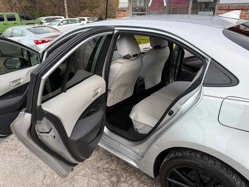 Used 2021 Toyota Corolla LE image 11