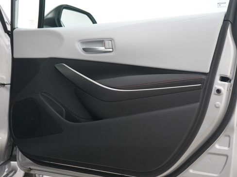 Used 2025 Toyota Corolla SE image 9