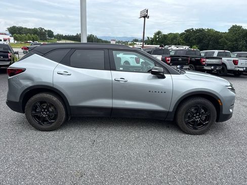 Used 2023 Chevrolet Blazer LT w/ Sound & Technology Package FWD image 8