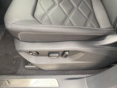 Used 2024 Volkswagen Atlas Cross Sport SE image 18