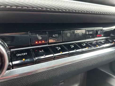 Used 2025 Chevrolet Equinox LT w/ Convenience Package II image 28